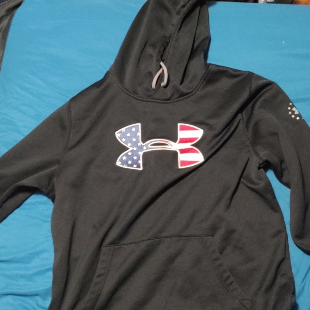 Black hoodie underarmor